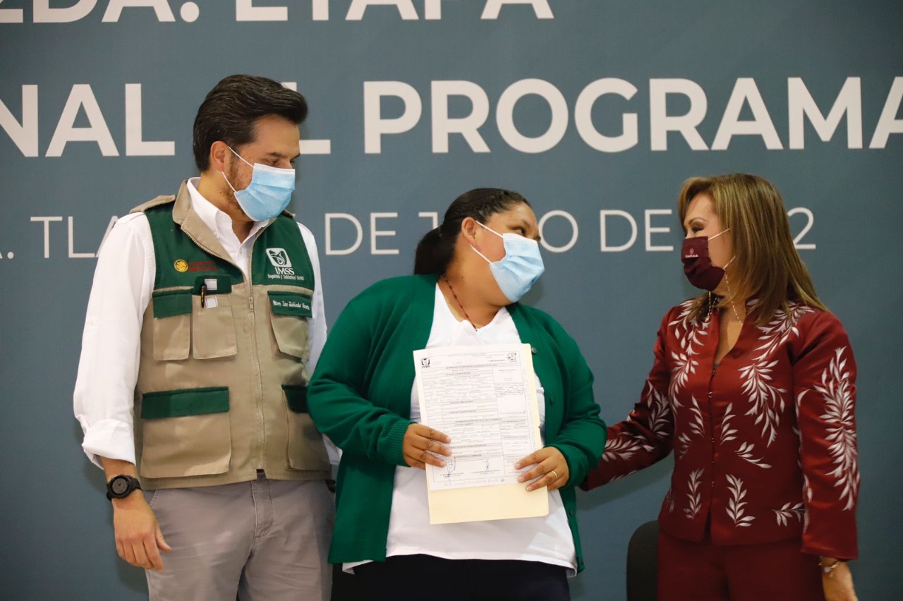 Otorgan gobierno del estado e IMSS 300 bases más a personal de salud